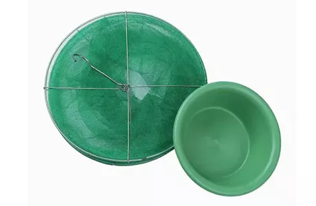 What are the advantages of reusable fly traps？